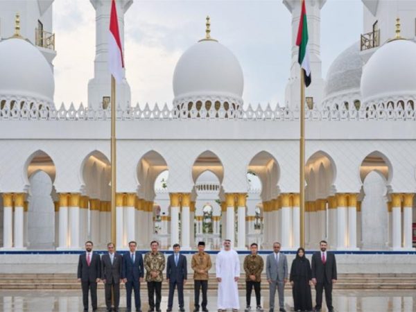 Putra MBZ, Khaled bin Mohamed bin Zayed Kunjungi Masjid Agung Sheikh Zayed